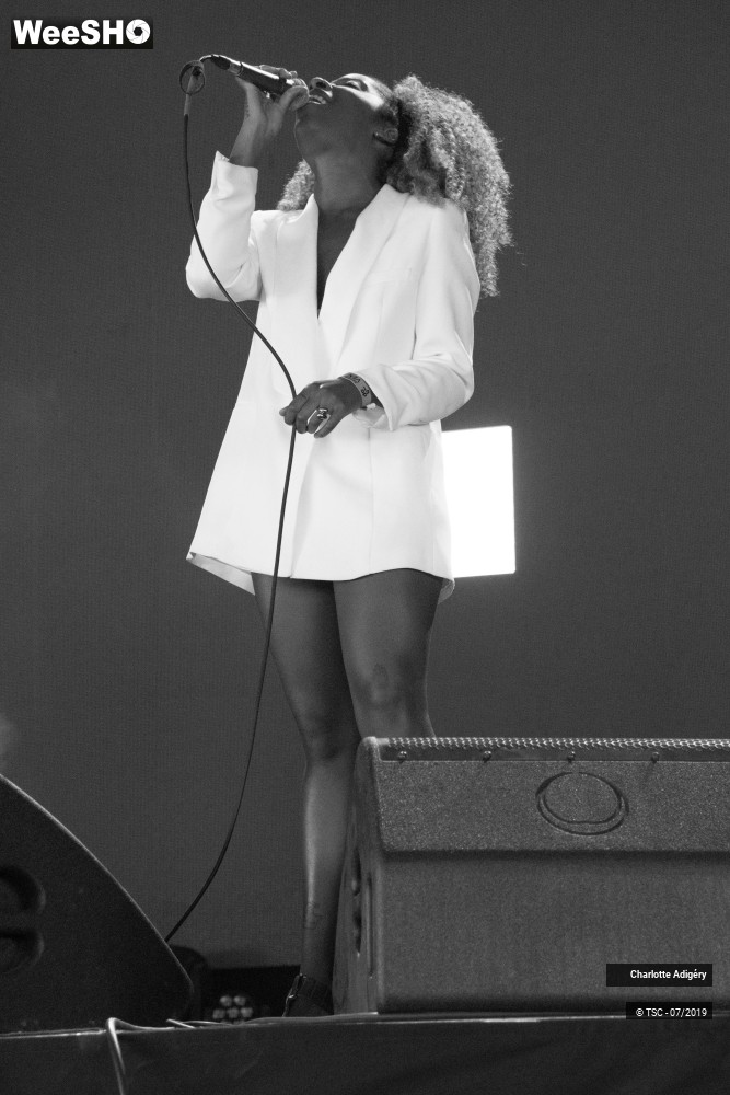 2/10 photos du spectacle Charlotte Adigéry 