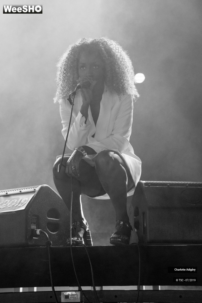 3/10 photos du spectacle Charlotte Adigéry 