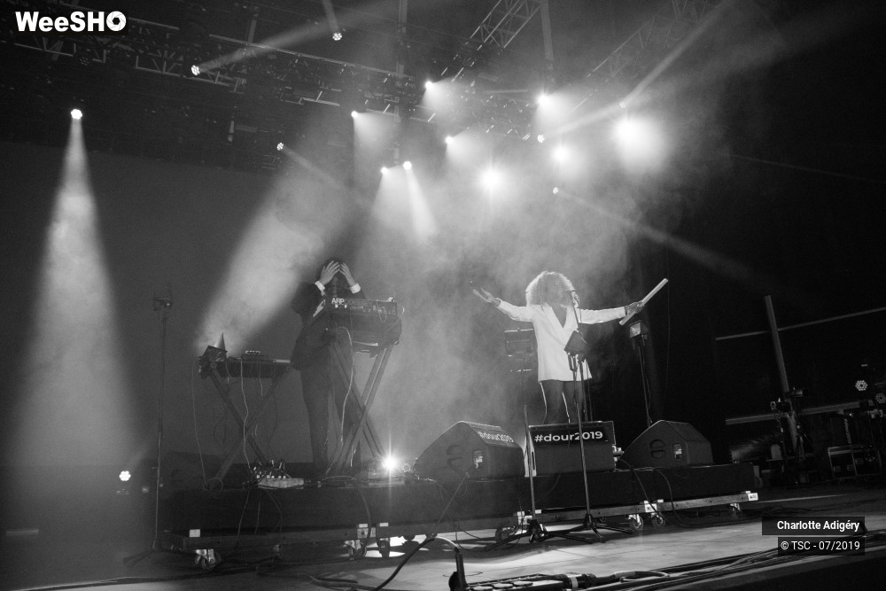 6/10 photos du spectacle Charlotte Adigéry 
