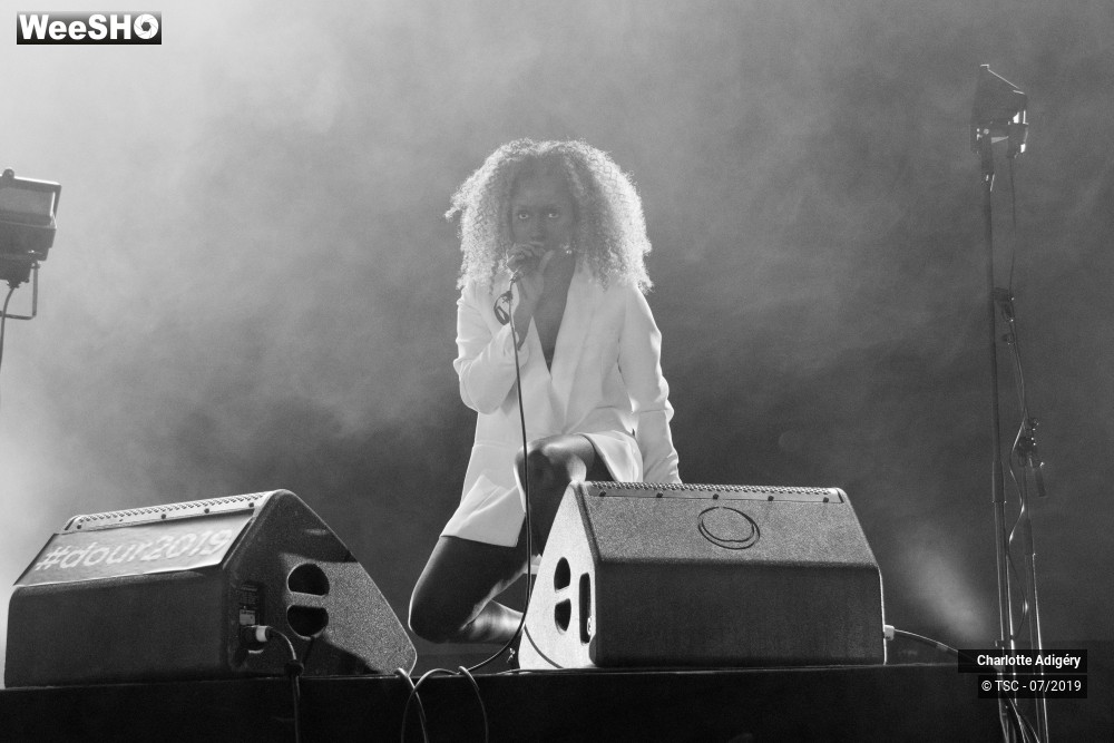8/10 photos du spectacle Charlotte Adigéry 