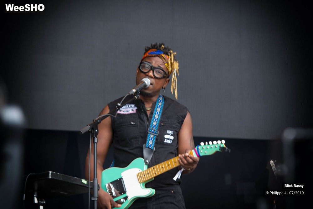 8/9 photos du spectacle Blick Bassy