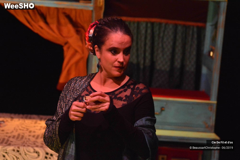 10/34 photos du spectacle Mangeuse de terre