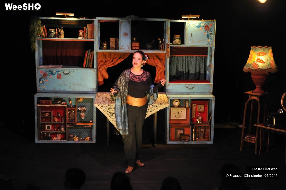 12/34 photos du spectacle Mangeuse de terre