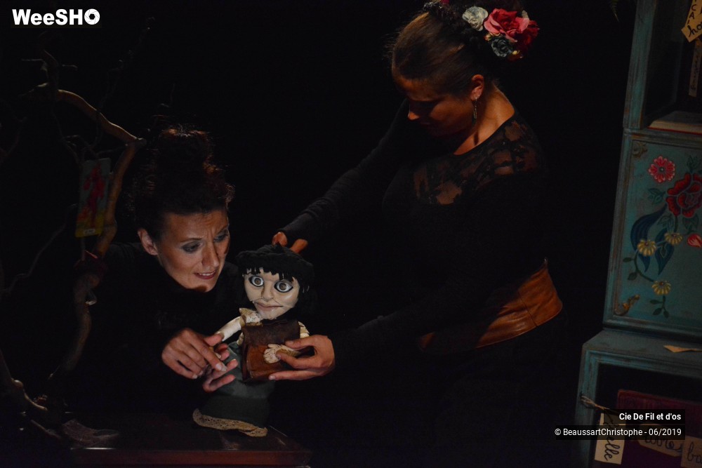 14/34 photos du spectacle Mangeuse de terre