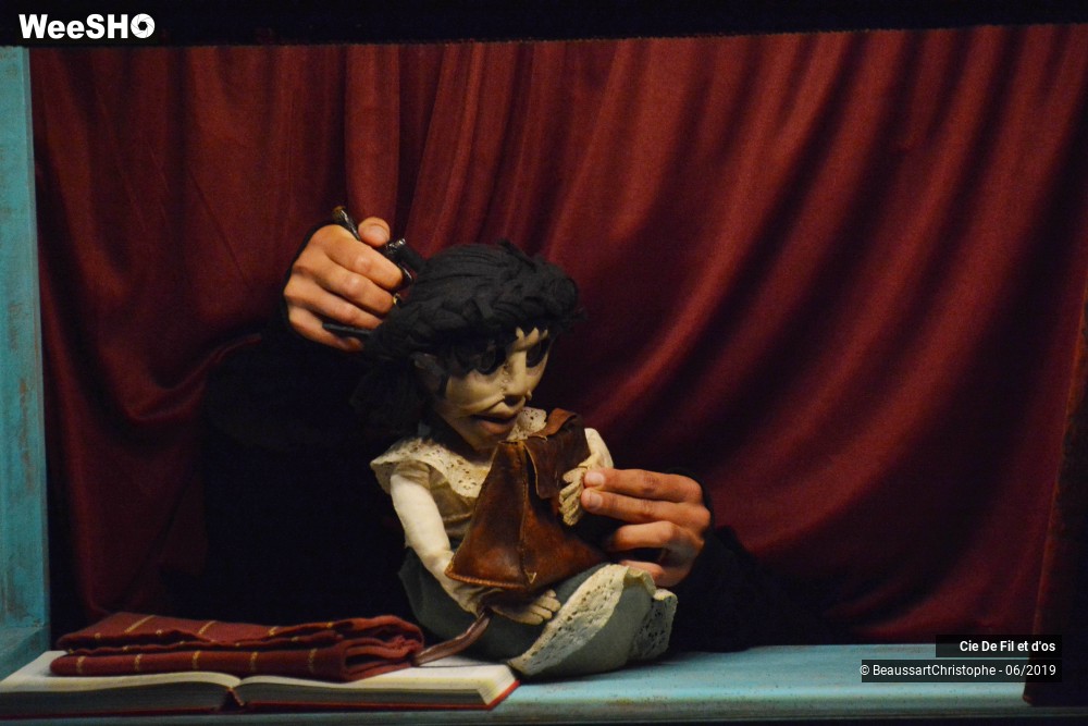17/34 photos du spectacle Mangeuse de terre