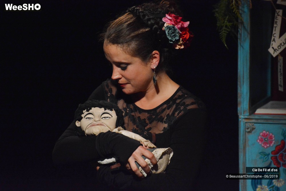 19/34 photos du spectacle Mangeuse de terre