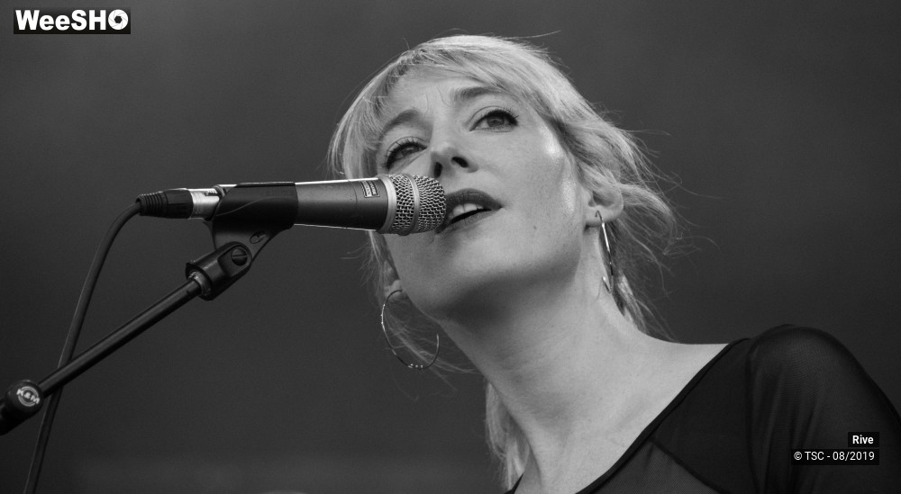 7/8 photos du spectacle Rive