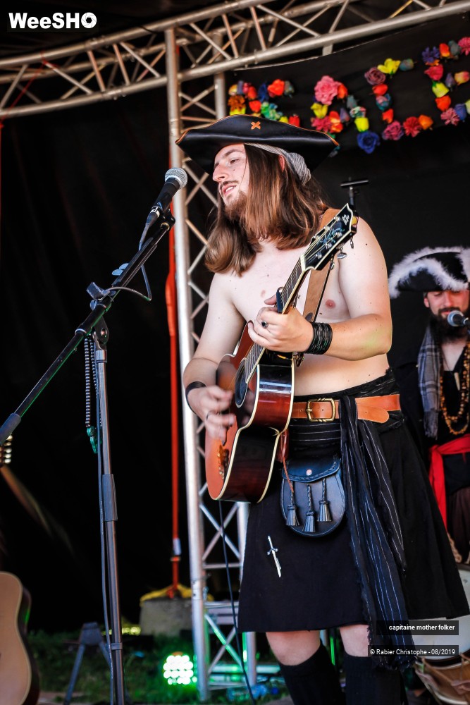 2/46 photos du spectacle capitaine mother folker