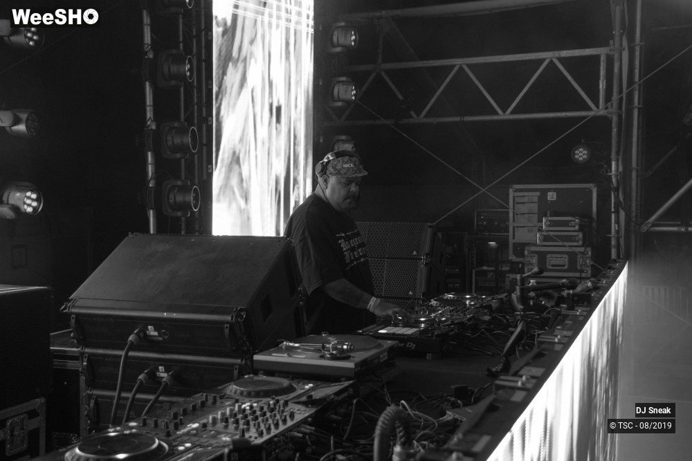 3/4 photos du spectacle DJ Sneak