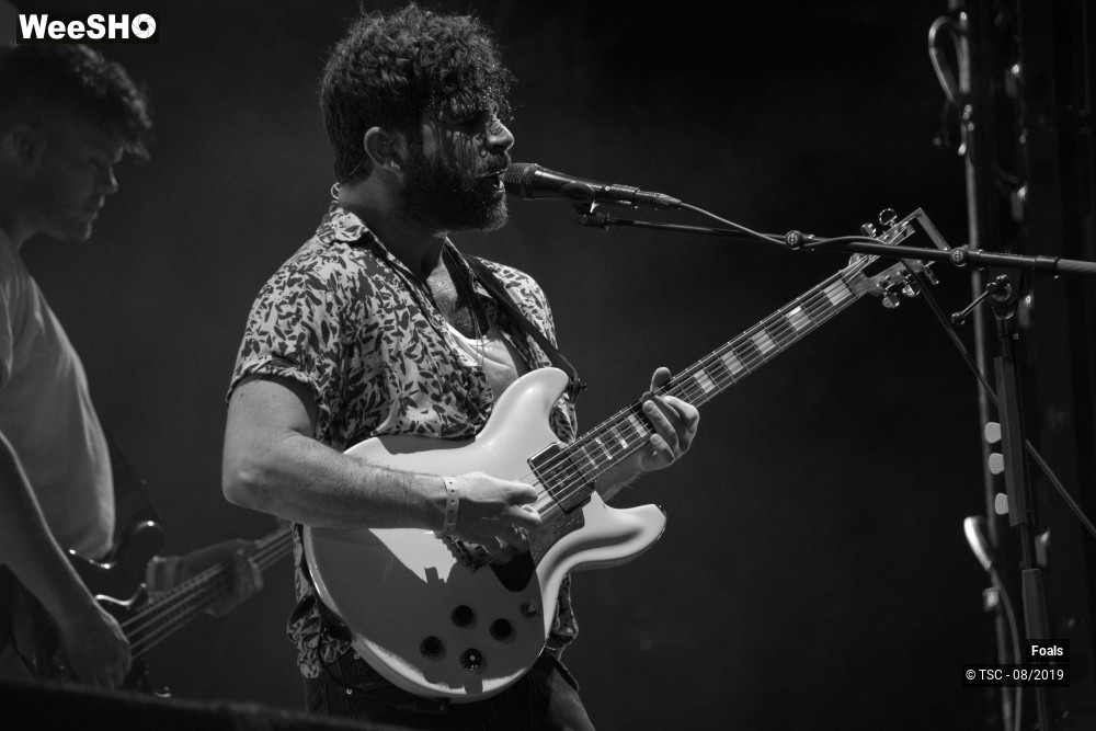 4/8 photos du spectacle Foals