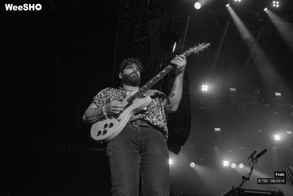 5/8 photos du spectacle Foals