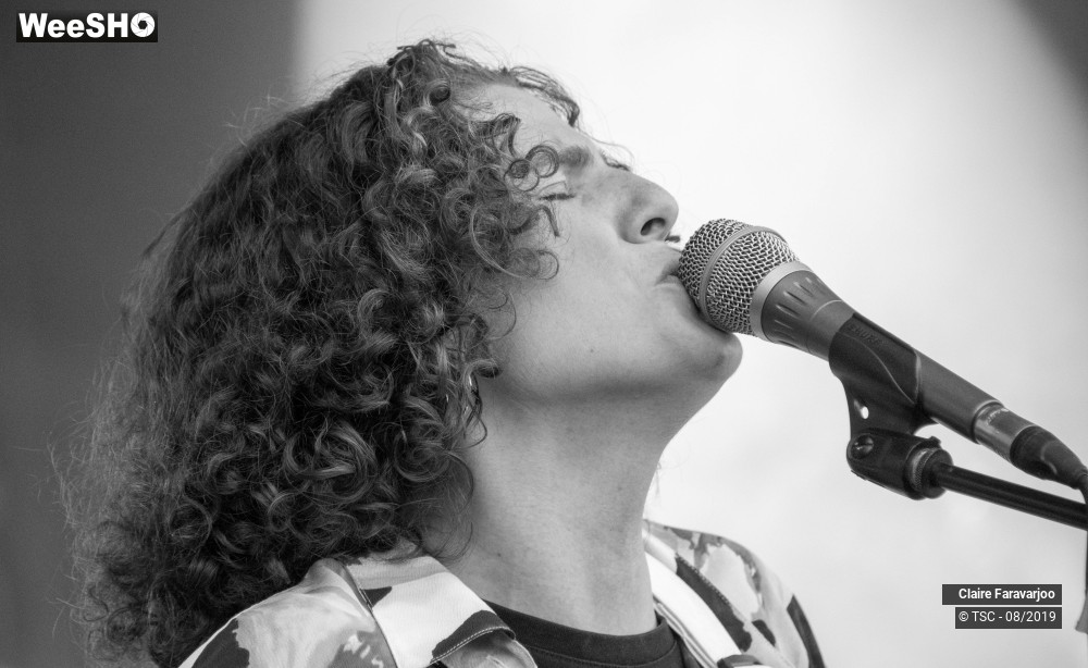 3/10 photos du spectacle Claire Faravarjoo