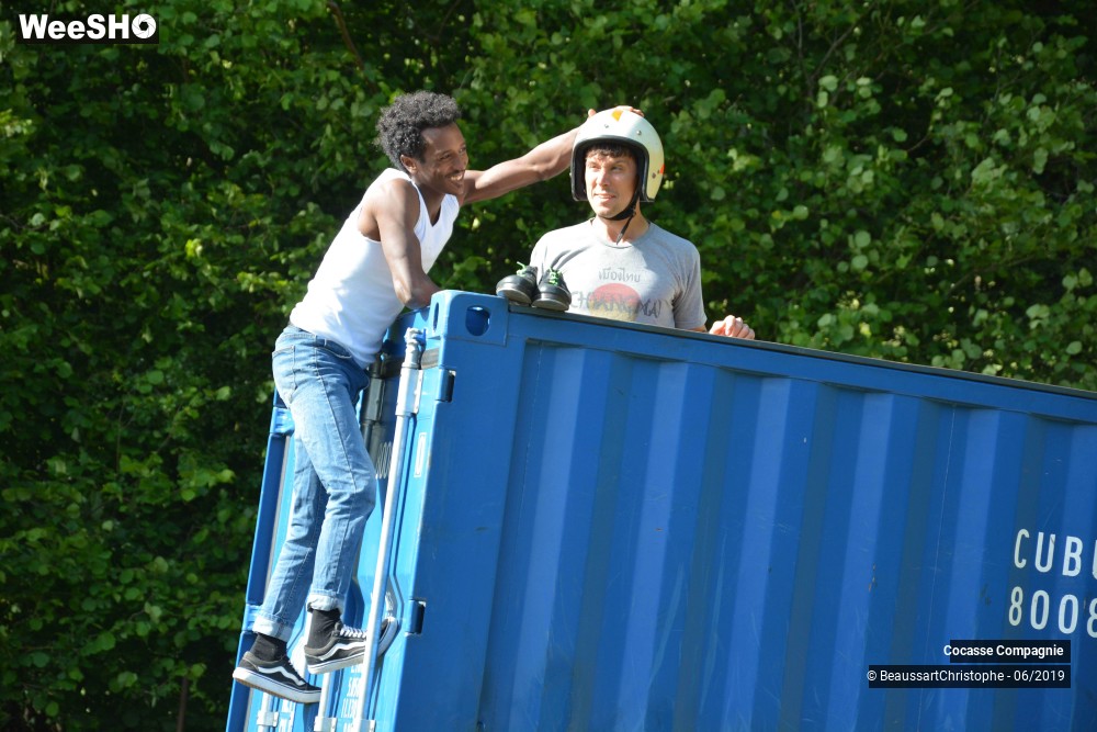 21/30 photos du spectacle Equivalent Quatre pieds