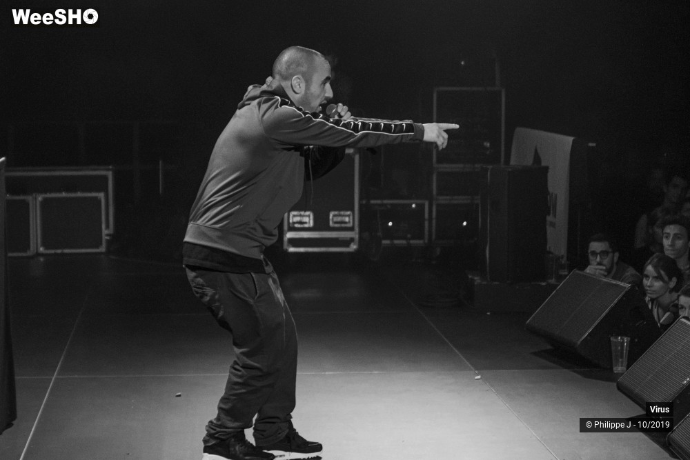 1/22 photos du spectacle Virus