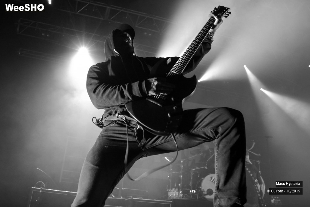 9/39 photos du spectacle Mass Hysteria