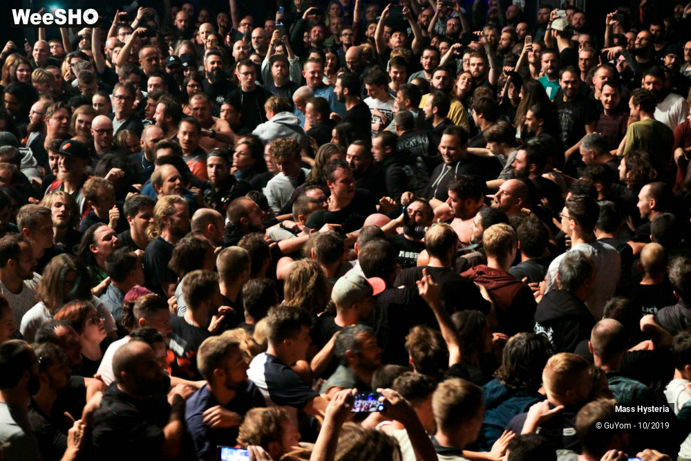 12/39 photos du spectacle Mass Hysteria