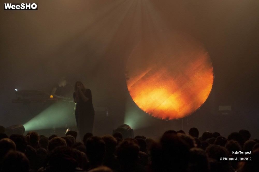 7/10 photos du spectacle Kate Tempest