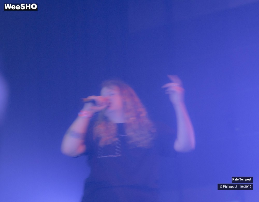 8/10 photos du spectacle Kate Tempest