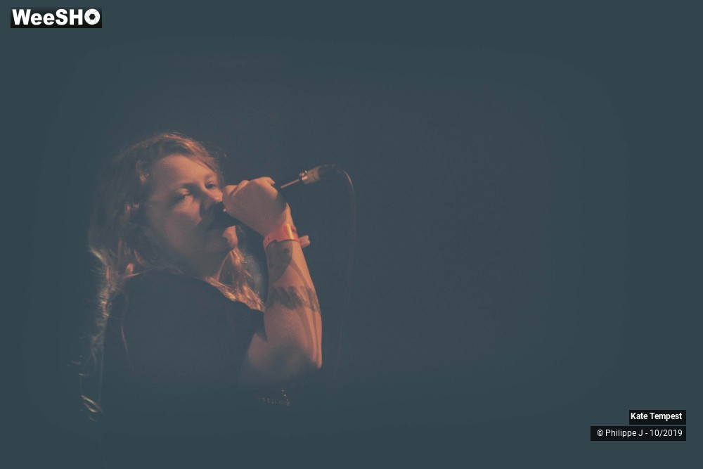 9/10 photos du spectacle Kate Tempest