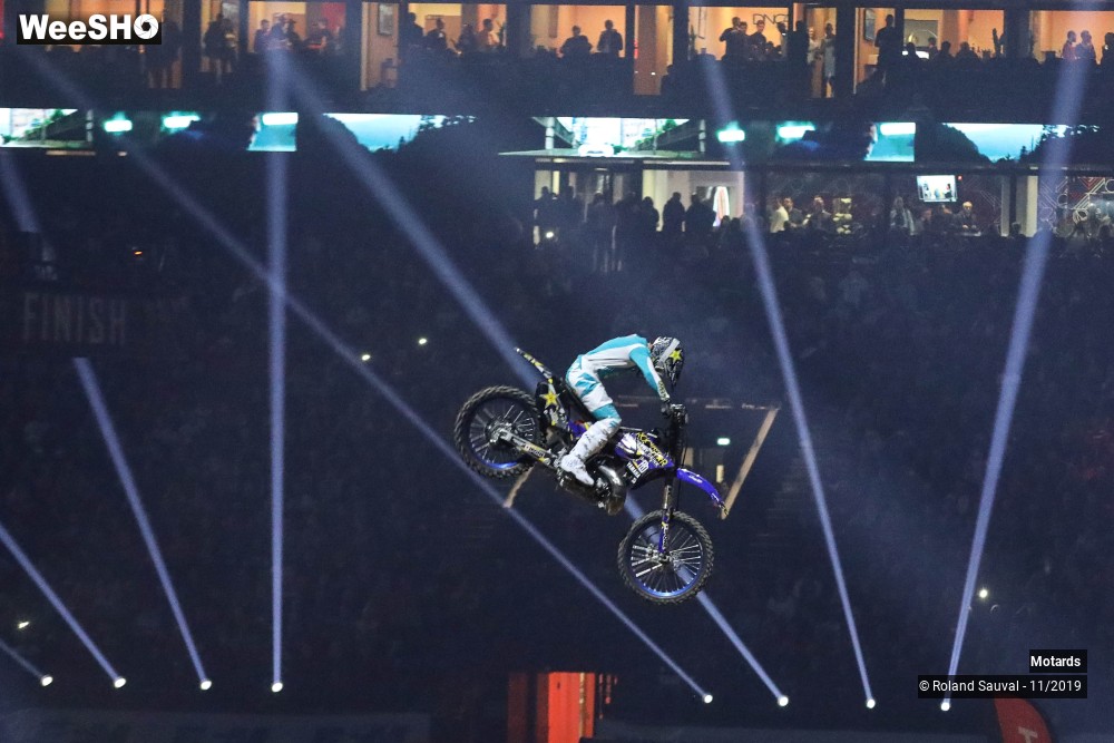 9/37 photos du spectacle F M X
