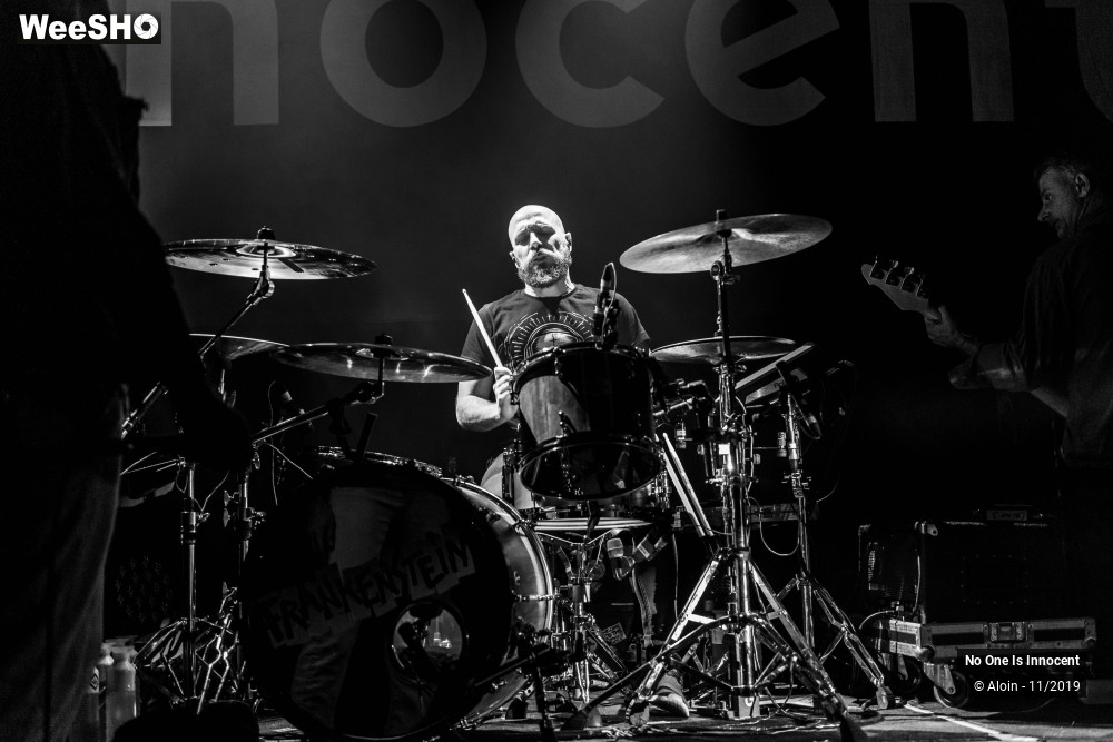 7/33 photos du spectacle No One Is Innocent