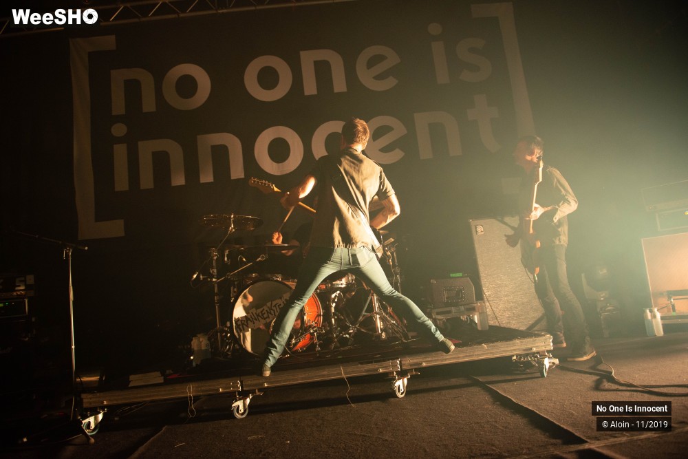 33/33 photos du spectacle No One Is Innocent