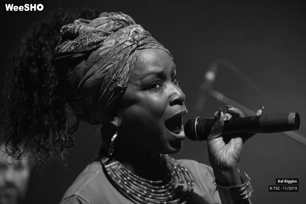 5/18 photos du spectacle Kat Riggins