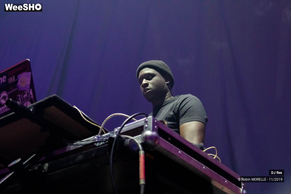 42/43 photos du spectacle DJ flex