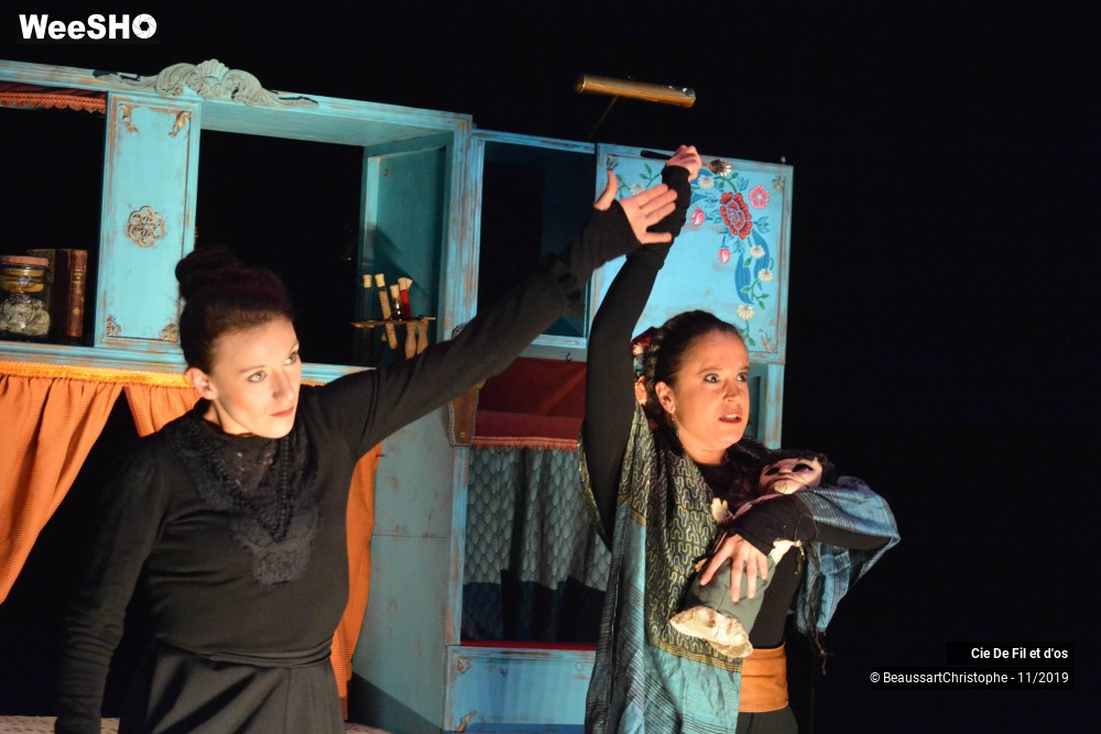 32/46 photos du spectacle La mangeuse de terre