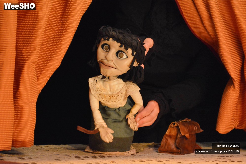 40/46 photos du spectacle La mangeuse de terre