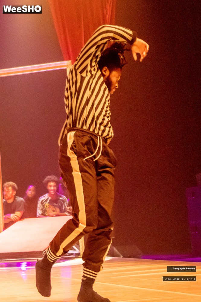 8/50 photos du spectacle Epreuve Playlist Variée Cie Relevant