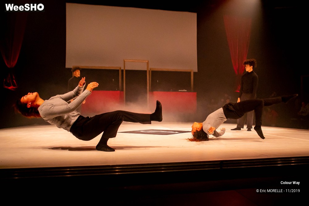 3/50 photos du spectacle L'épreuve du show Colour way