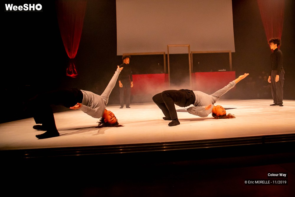10/50 photos du spectacle L'épreuve du show Colour way
