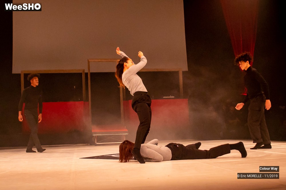 24/50 photos du spectacle L'épreuve du show Colour way