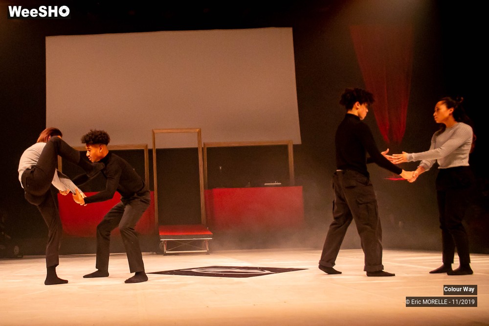 30/50 photos du spectacle L'épreuve du show Colour way