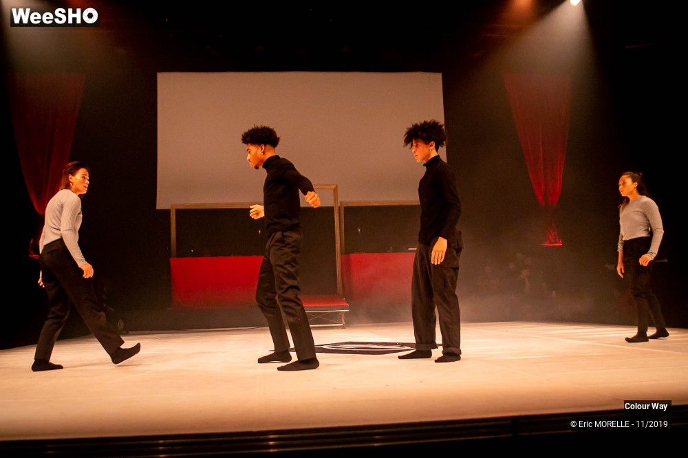33/50 photos du spectacle L'épreuve du show Colour way