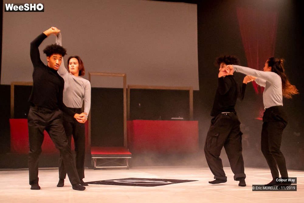 35/50 photos du spectacle L'épreuve du show Colour way