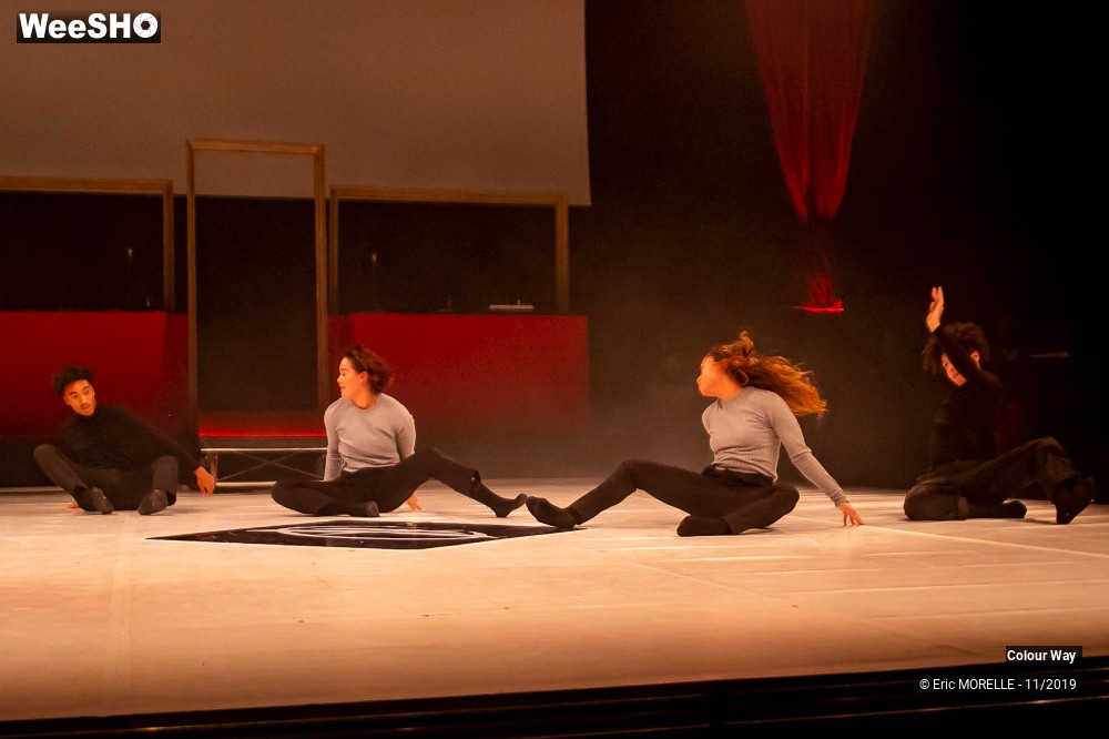 37/50 photos du spectacle L'épreuve du show Colour way