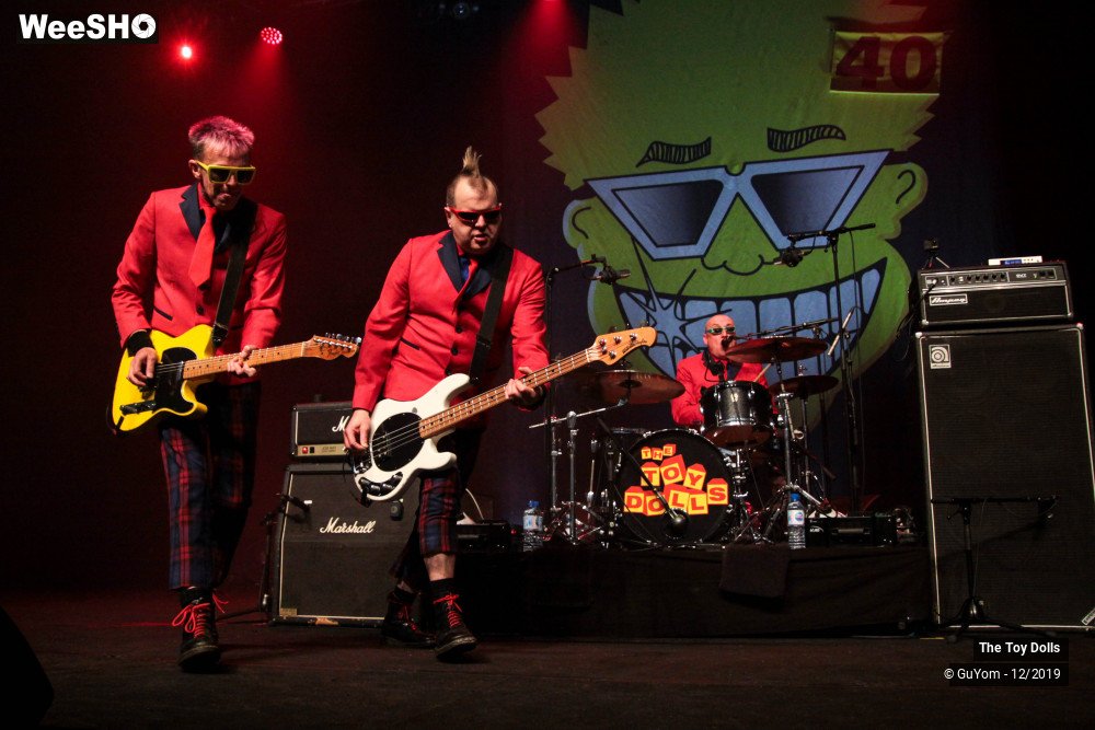 2/48 photos du spectacle he Toy Dolls