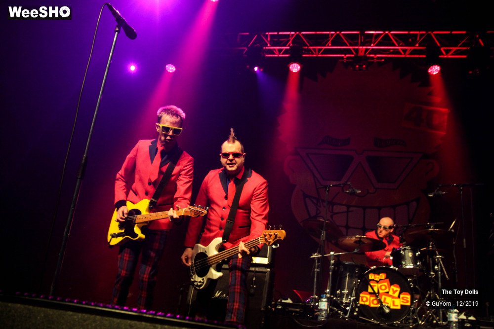8/48 photos du spectacle he Toy Dolls