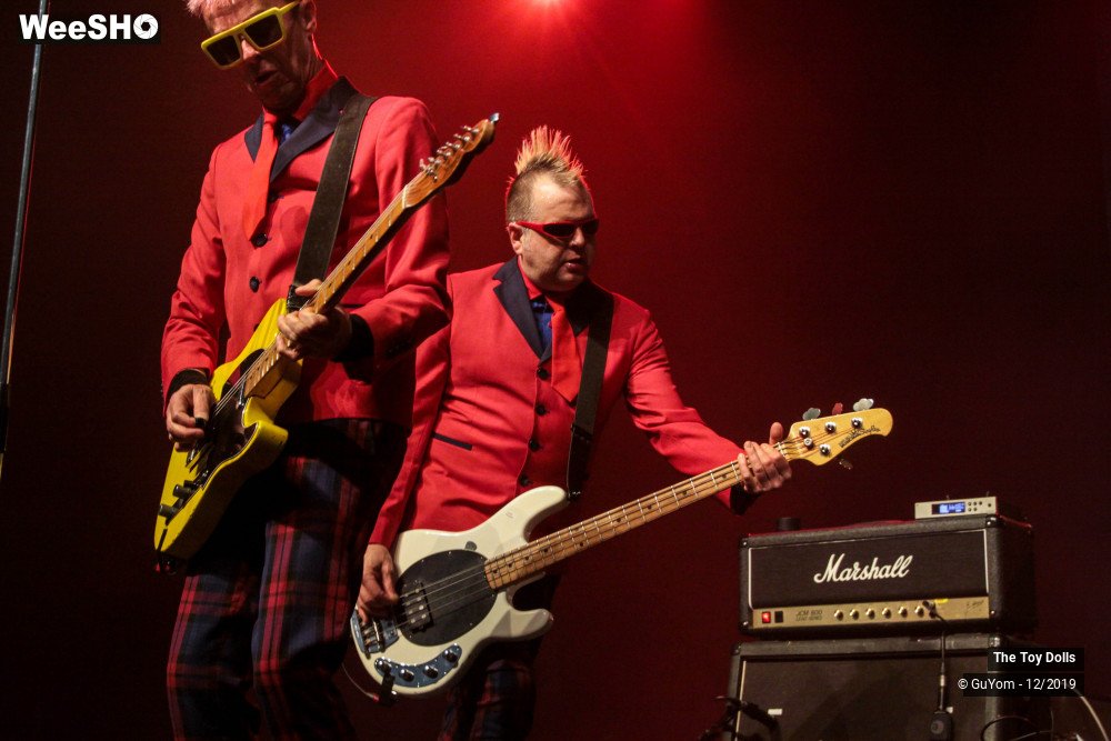 9/48 photos du spectacle he Toy Dolls