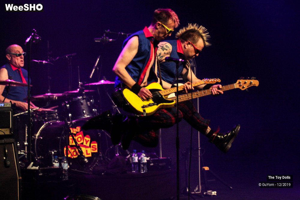 20/48 photos du spectacle he Toy Dolls