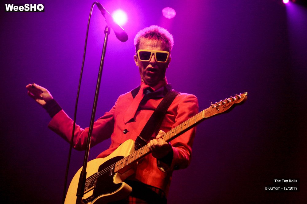25/48 photos du spectacle he Toy Dolls