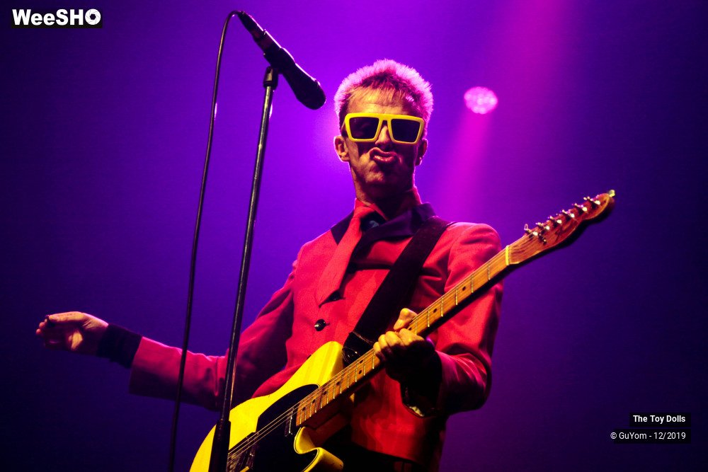 27/48 photos du spectacle he Toy Dolls