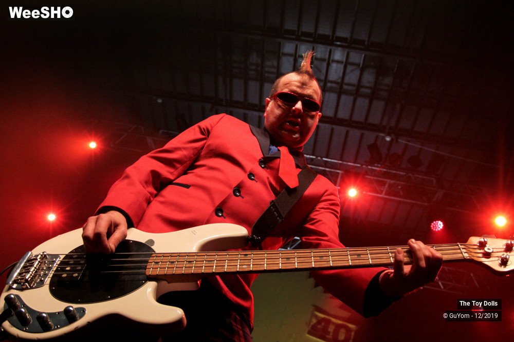28/48 photos du spectacle he Toy Dolls