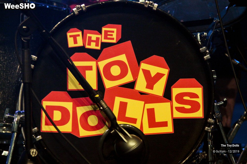 32/48 photos du spectacle he Toy Dolls