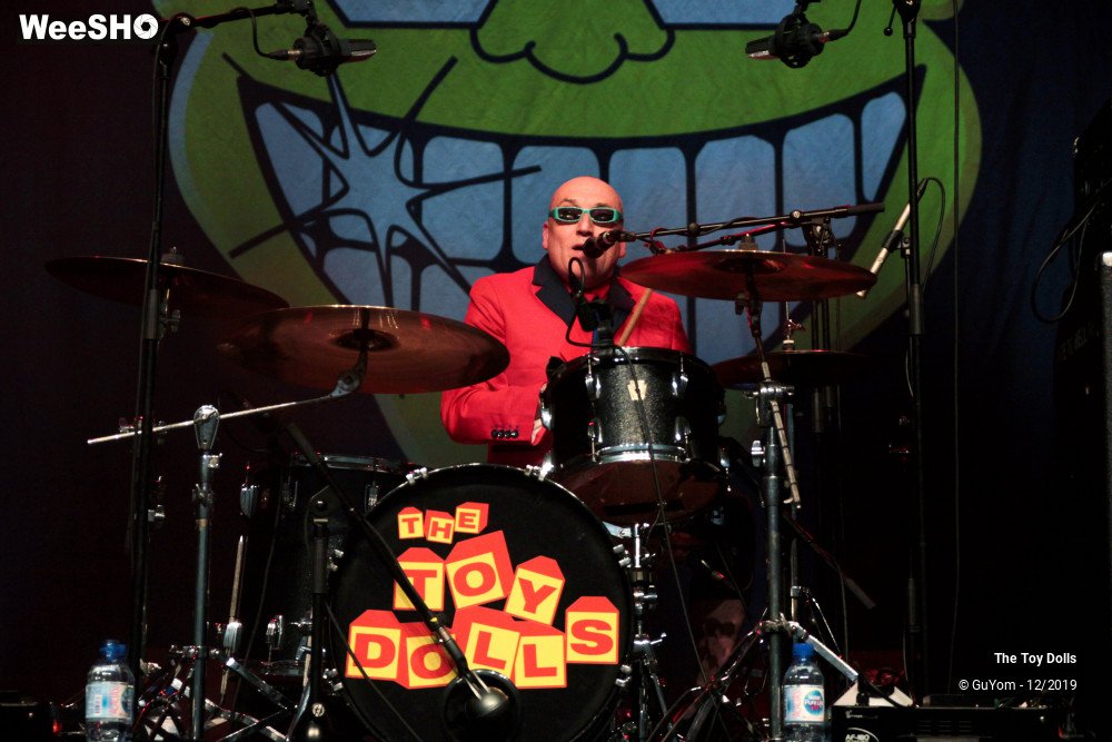 33/48 photos du spectacle he Toy Dolls