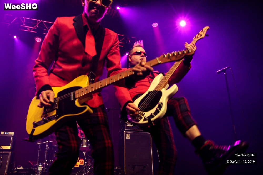 35/48 photos du spectacle he Toy Dolls