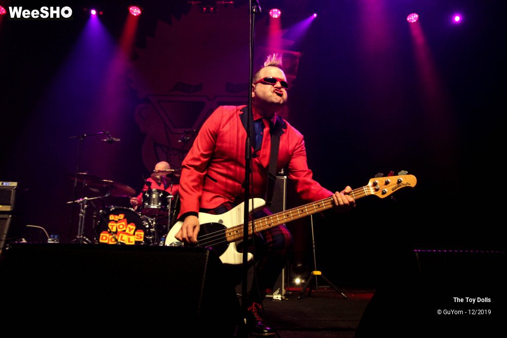 36/48 photos du spectacle he Toy Dolls