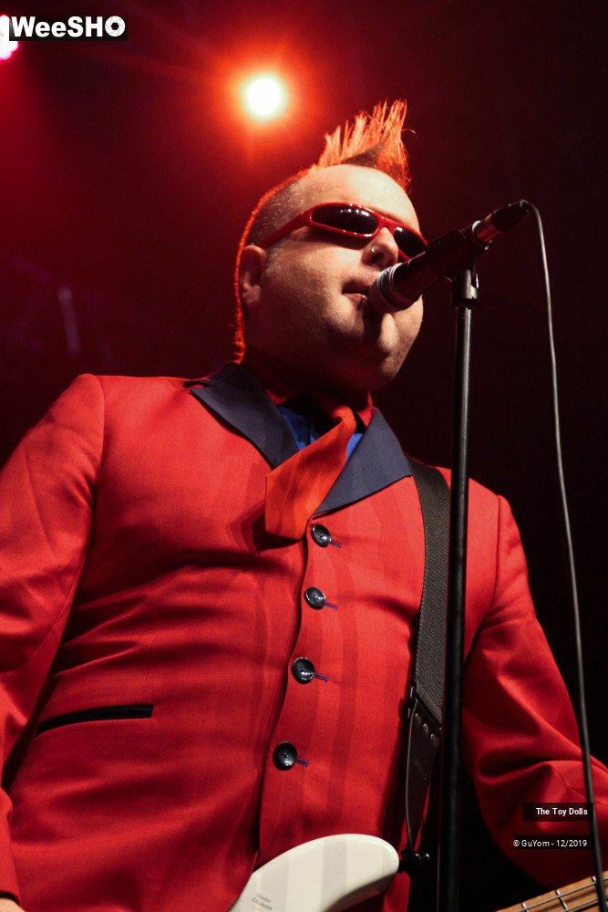 40/48 photos du spectacle he Toy Dolls
